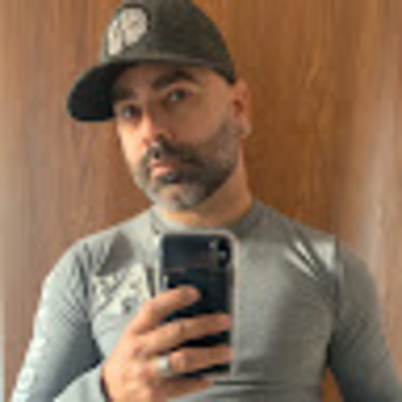 Meet your Posher, Luis - Picture 1 of 2